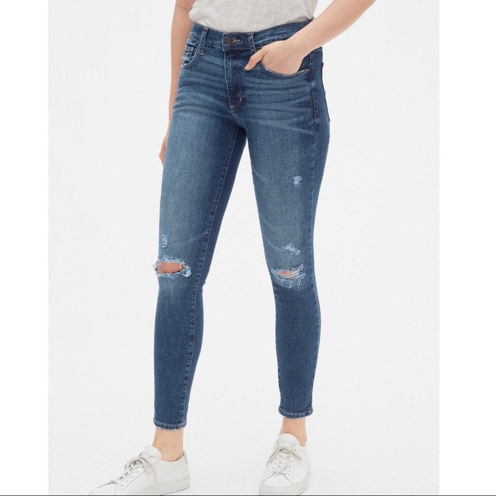GAP distressed favorite jegging